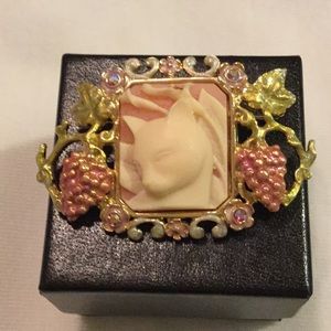 Old Kirks Follys  cat pin